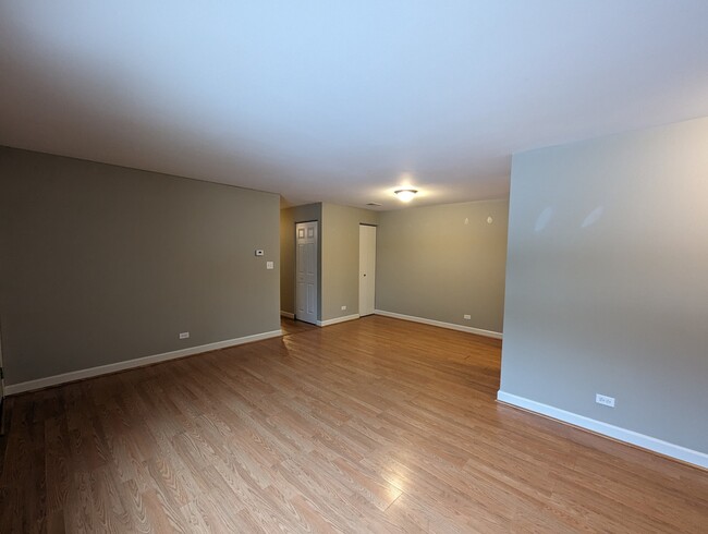 Building Photo - 550 Vine Ave