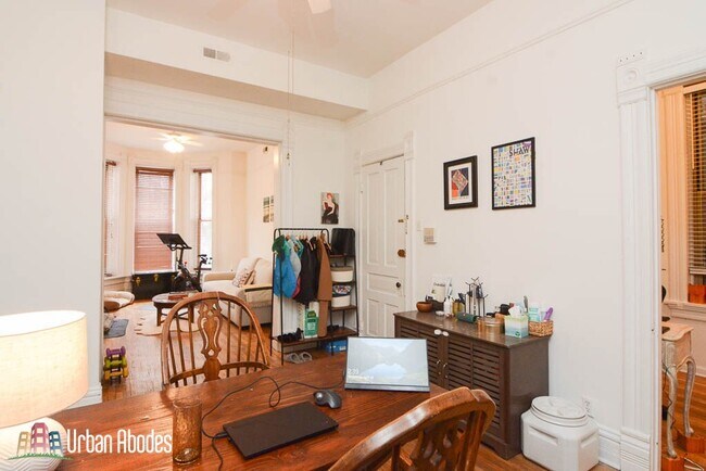 Foto del edificio - 2137 N Sheffield Ave