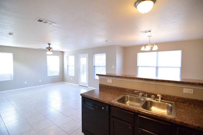 Building Photo - 3309 Regency Dr