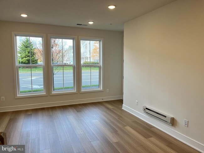 Building Photo - 43396 Farringdon Sq