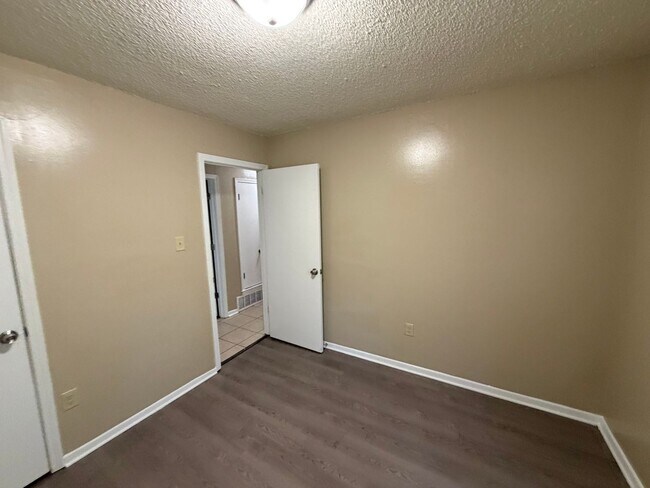 Foto del edificio - 8401 Old Forge Rd