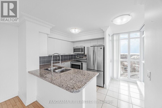 Photo du bâtiment - 225 Sherway Gardens Rd