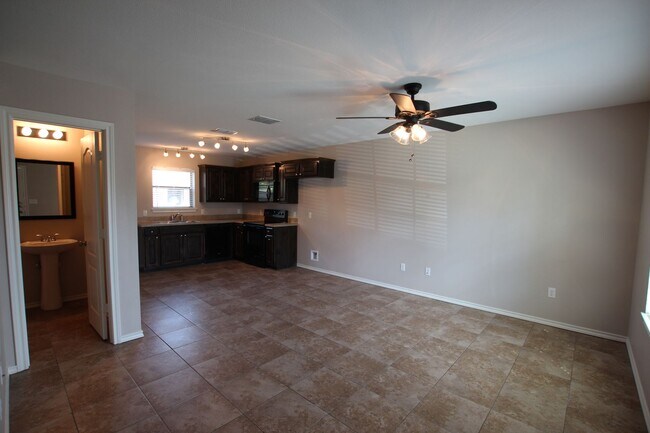 Foto del edificio - Coming Soon! 1 Bedroom 1.5 Bath Townhome f...