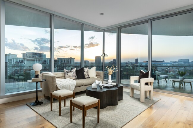 Foto del edificio - 3130 N Harwood St