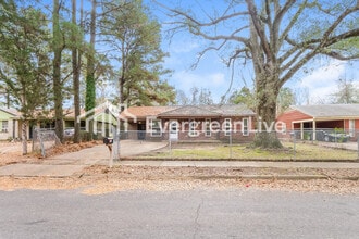 Building Photo - 473 Bradwood Ave