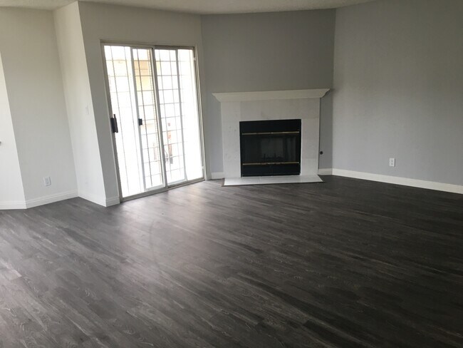 Building Photo - 3 Bedroom 2.5 Bath Condo in Monterey Park ...