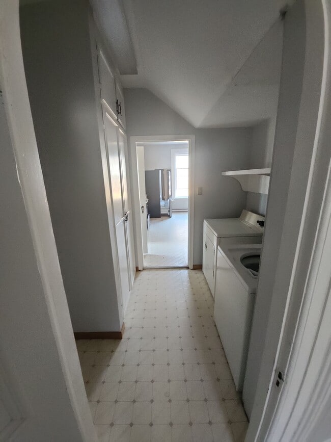 Building Photo - 118 Stellar St