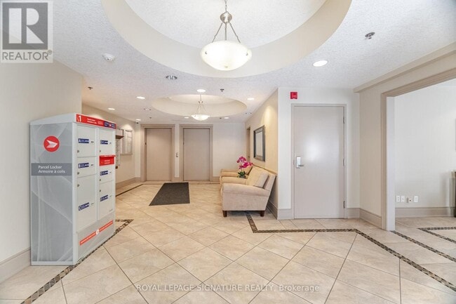 Building Photo - 47 Caroline St N