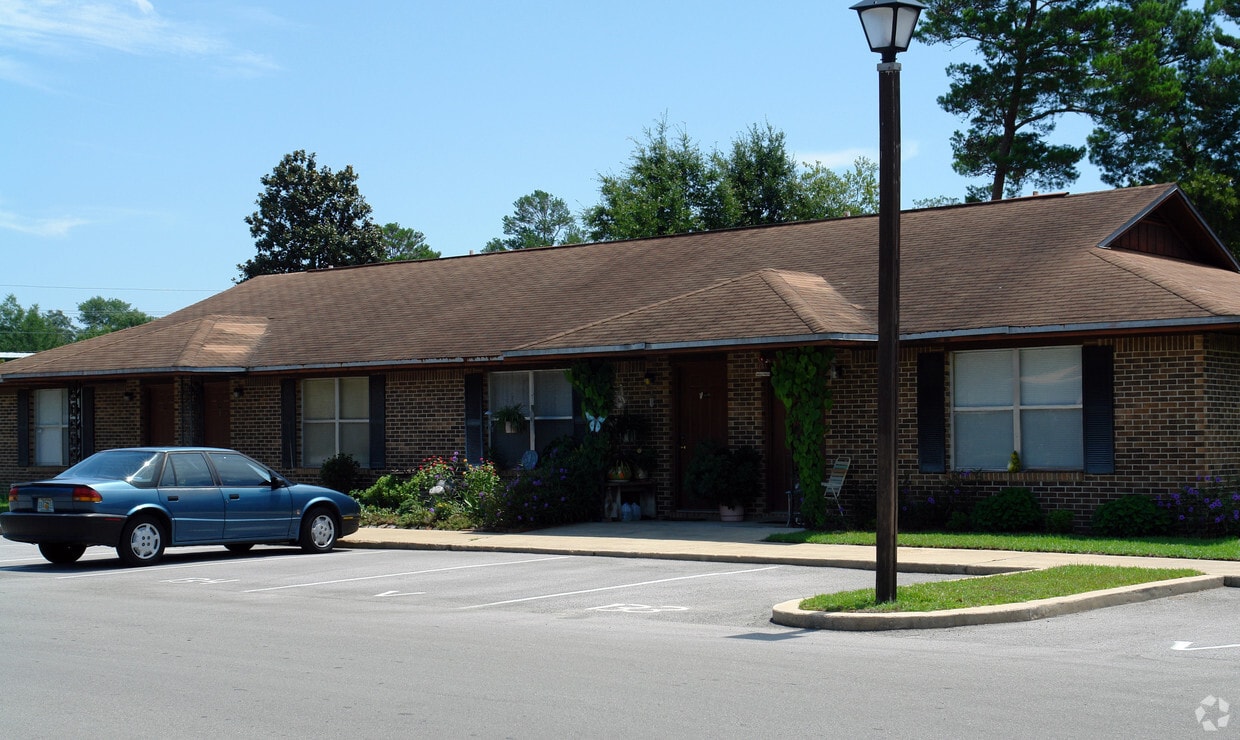 Primary Photo - Nicewood Garden Apartments