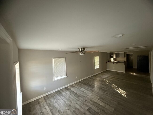 Building Photo - 1206 E Roosevelt Ave