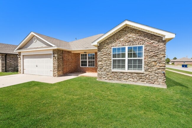 Building Photo - Beautiful Home