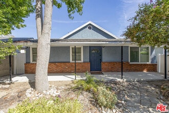 Building Photo - 1306 N Pass Ave