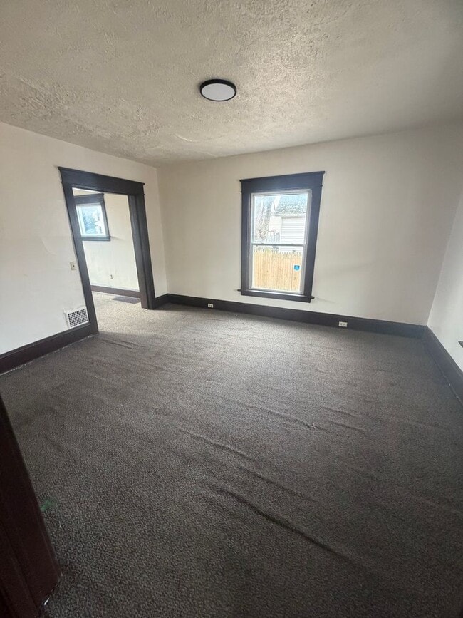 Building Photo - Affordable 4 Bedroom House