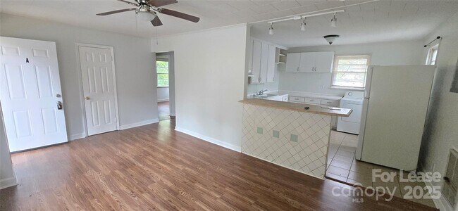 Foto del edificio - 508 Arlington Cir NW