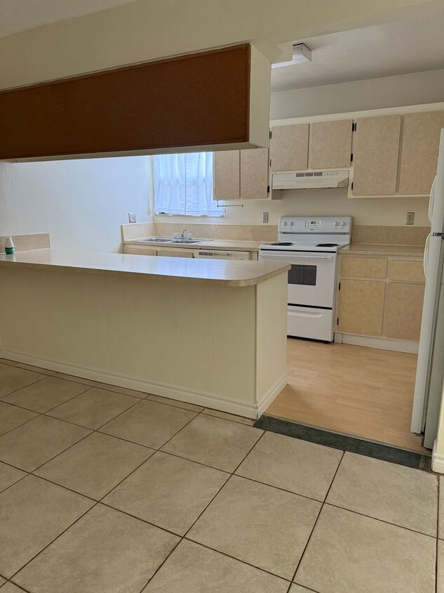 Primary Photo - LEASE NOW AND ENJOY 50% OFF 2ND MONTH! Loc...