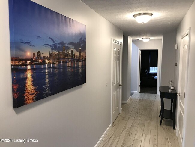 Foto del edificio - 620 W Utica St