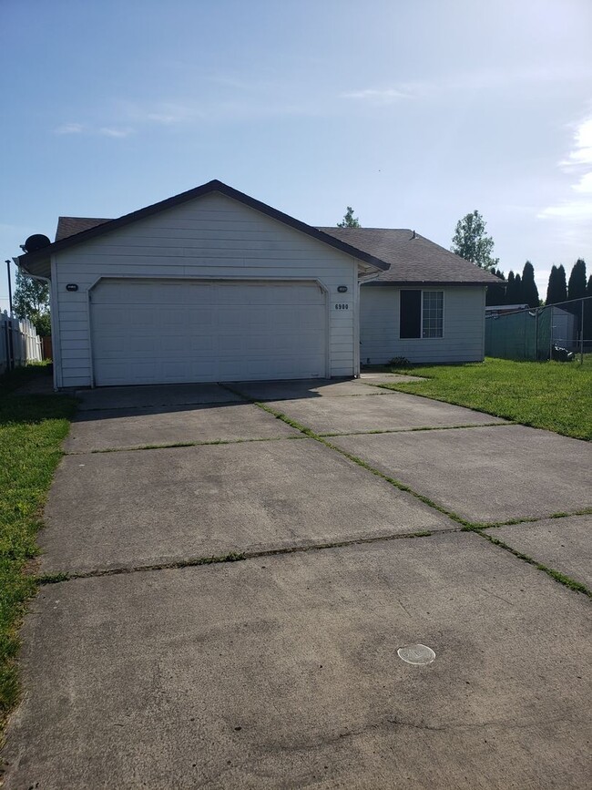 Building Photo - 6900 NE 157th Ave