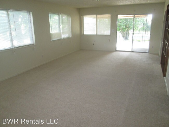 Building Photo - 3 br, 2 bath House - 902 SHERRY LANE