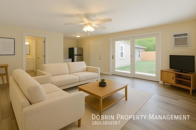 Building Photo - 814 China St