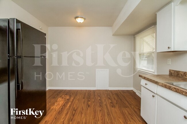 Foto del edificio - 326 Clyde Ave