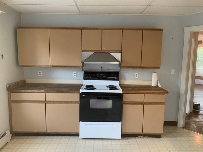 Kitchen - 978 Union St