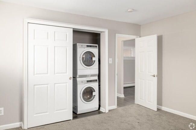 Interior Photo - 240 E County Line Rd