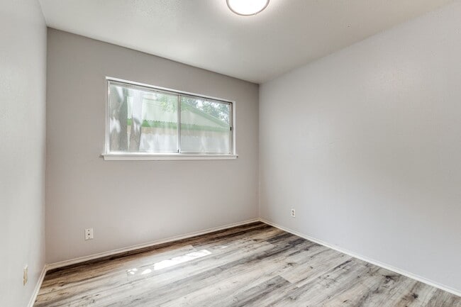 Building Photo - 3 bed 3.5 bath located in Westwood Park Subdivision