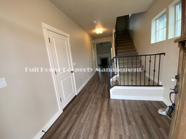 Building Photo - Fantastic Two Story 4 Bedroom/ 2.5 Bath Ho...