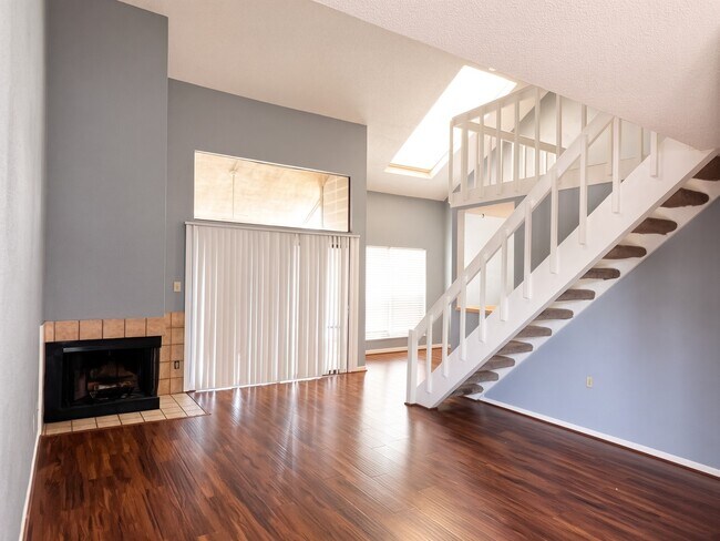 Foto del edificio - 8359 Sands Point Dr