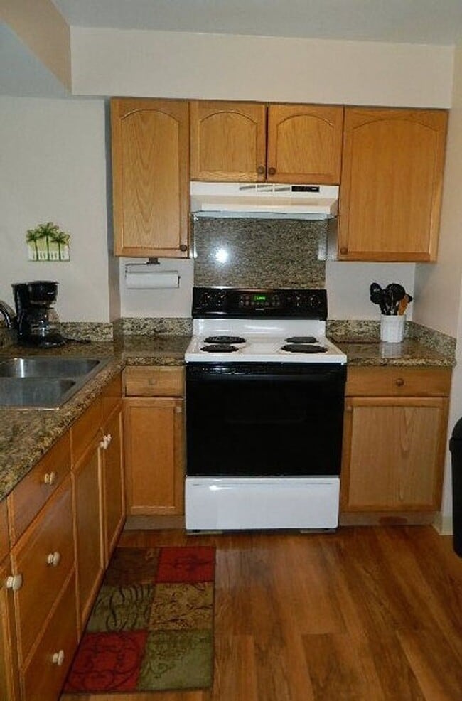 Foto del edificio - Makaha Valley Towers - One Bedroom