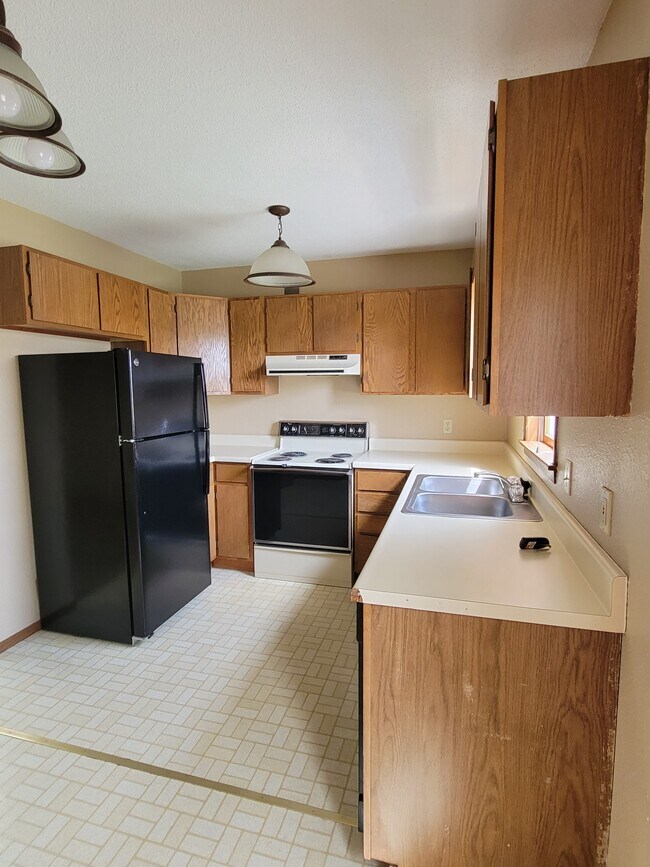 Building Photo - 1012 Castlewood Dr