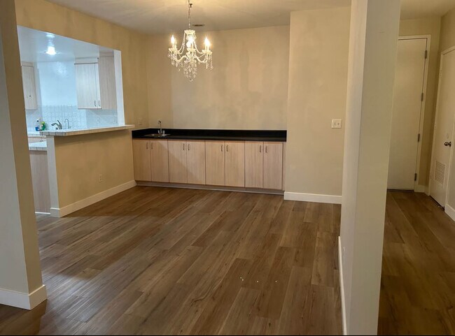 Dining room - 5350 White Oak Ave