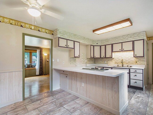 Foto del edificio - 30830 Lincoln Dr