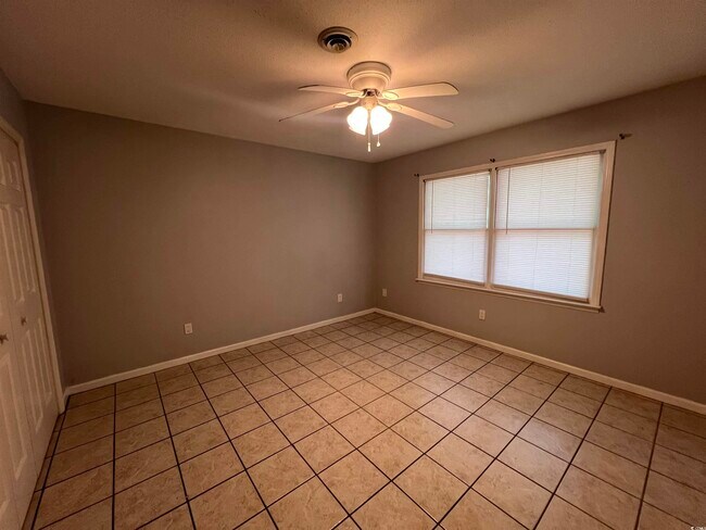 Foto del edificio - 4047 Fairway Dr