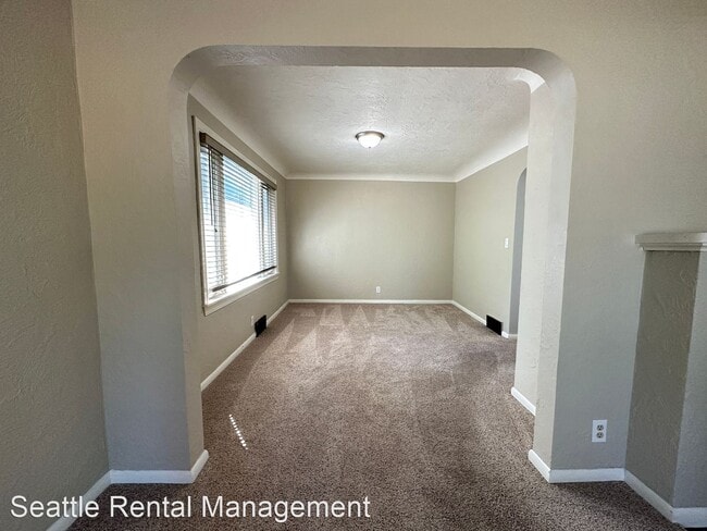 Building Photo - 6 br, 2 bath House - 465 S 162nd St