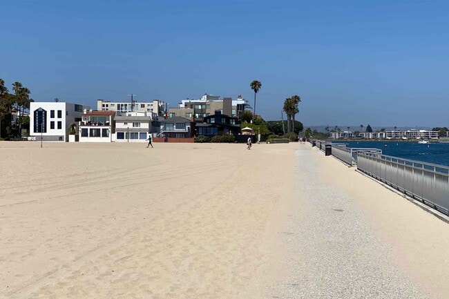 Beach & Marina Channel - 29 Yawl St