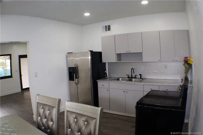 Foto del edificio - 1144 NW 30th St