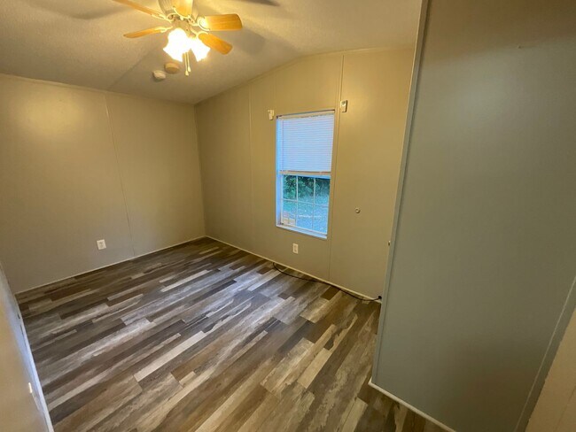 Foto del edificio - Singlewide in the country