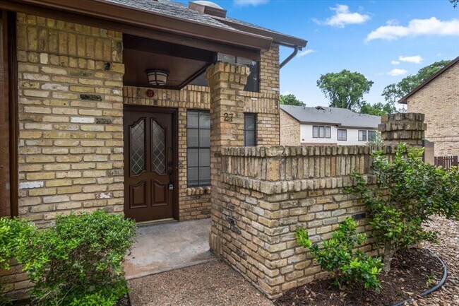Foto del edificio - 10819 Crown Colony Dr