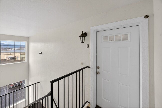 Foto del edificio - Clean 2 Bedroom. 2 bath apartment