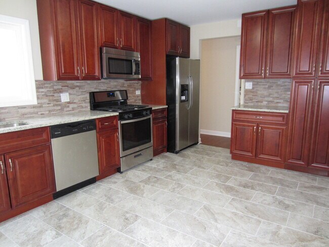 Building Photo - 148 Regency Dr