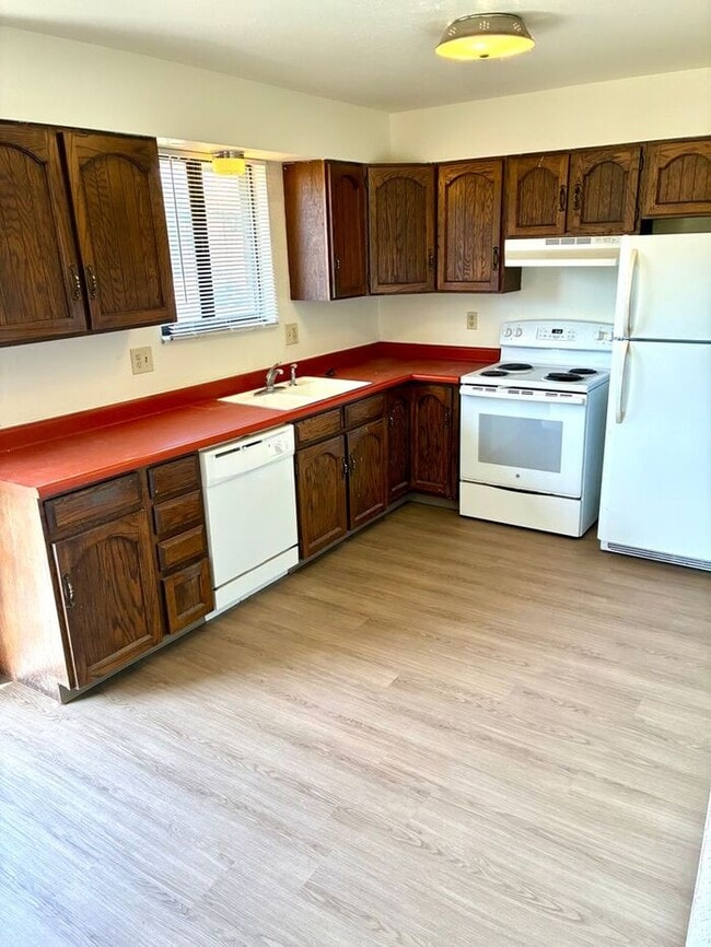 Building Photo - Cozy 2 Bedroom 1 Bath Duplex in West Loveland. Near Lake Loveland!