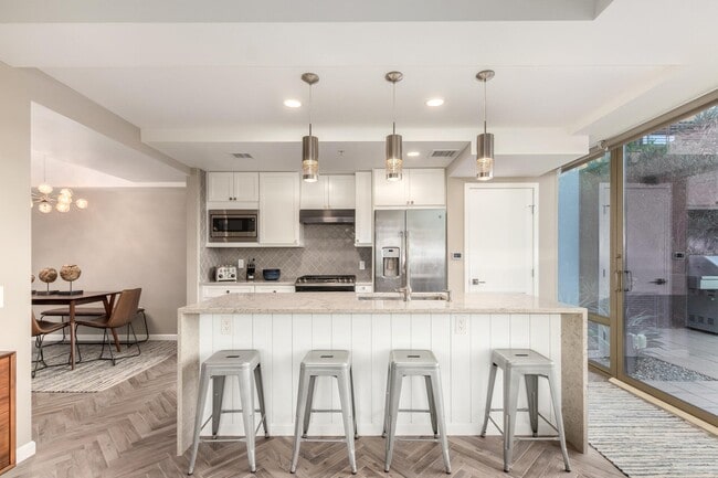 Building Photo - 7161 E Rancho Vista Dr