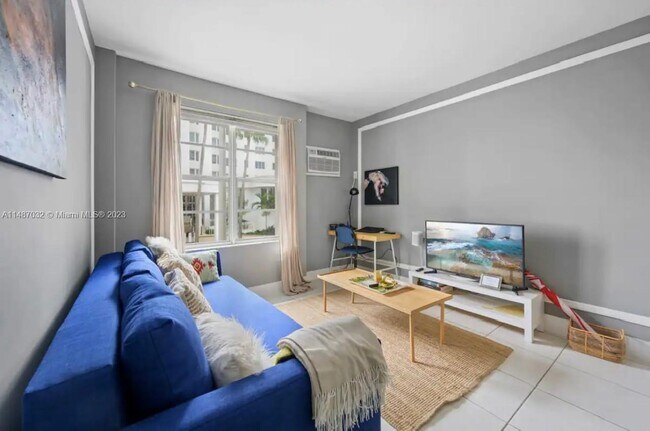 Building Photo - 3030 Collins Ave