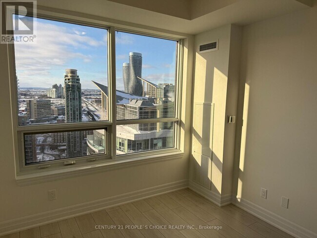 Building Photo - 30 Elm Dr W