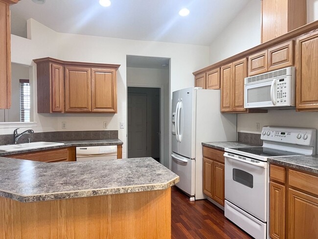 Foto del edificio - 3BD/2BA HOME W/GARAGE IN LEBANON