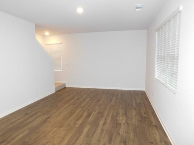 Building Photo - 2 Oakwood Ct