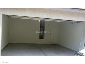 Building Photo - 2050 N Los Feliz St