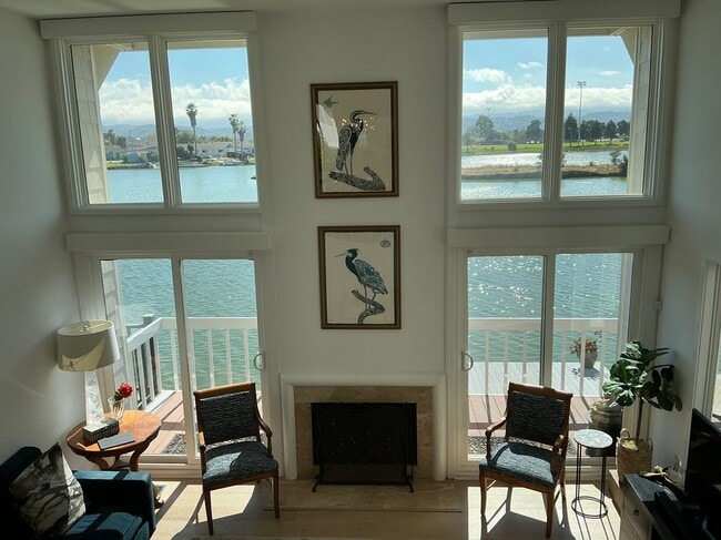 Building Photo - 543 Starboard Dr