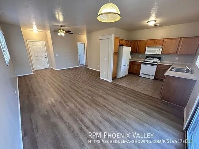 Foto del edificio - 11191 W Palm Ln